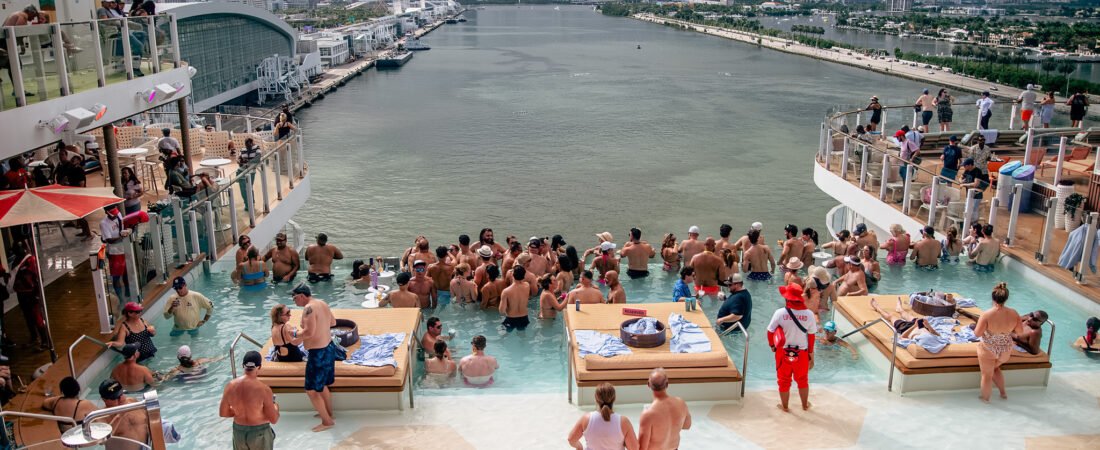 Icon of the Seas: Hideaway vs. AquaDome — Which Neighbourhood Fits You?